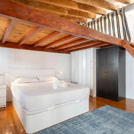 The Sailor House, Duplex Center *